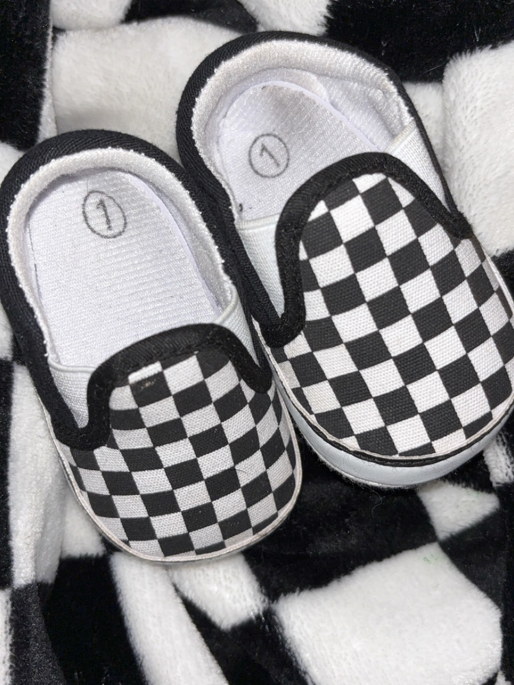 Free on bundle Size 1 checkered baby shoes (fit my baby from newborn to 5 months